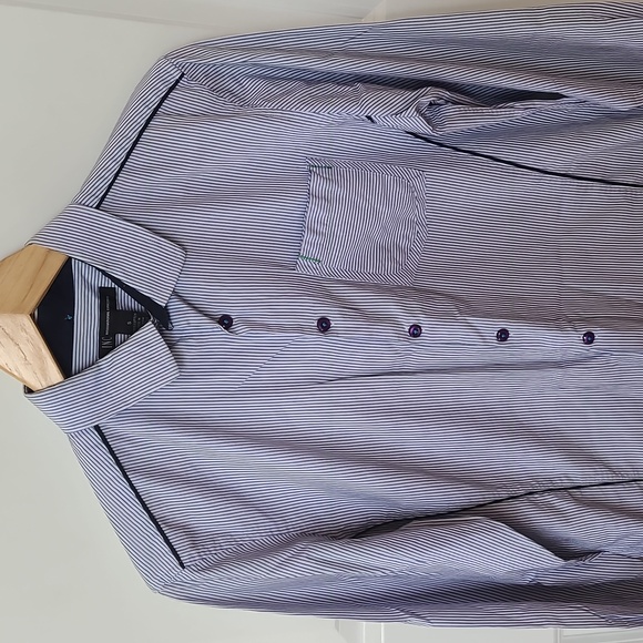 INC button down - Picture 3 of 4